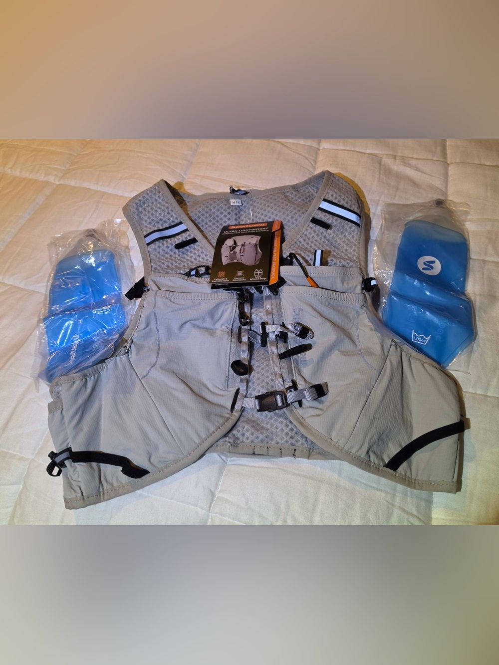 Ultra-Lightweight Unisex Gray Running Hydration Vest with 2 soft flasks NWT - Picture 3 of 13